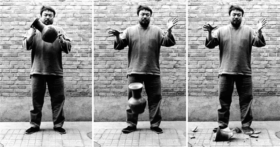 Dropping a Han Dynasty Urn - Image 1