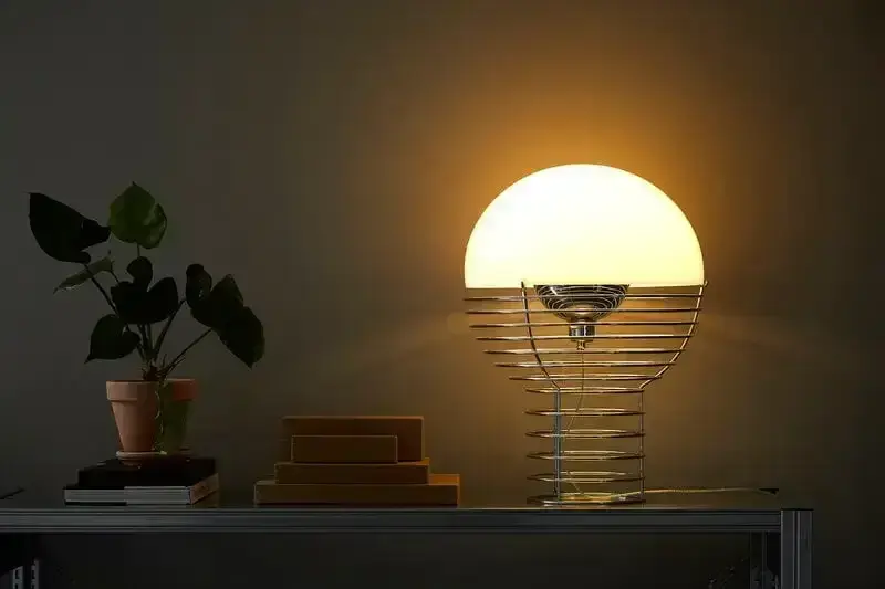 Wire Lamp - Image 1